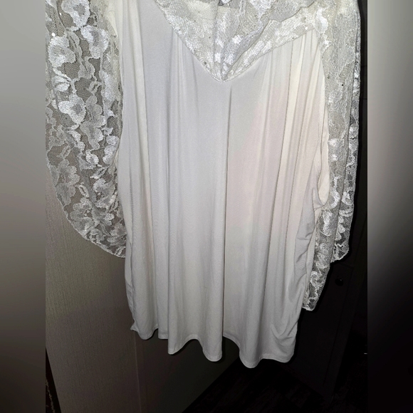 ***Essential White/ Silver Dotted Poncho shirt ---  4XL - Picture 6 of 8